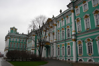 An Ornate, Green And White Baroque Facade With Gilded Embellishments Under A Cloudy Sky, Characteristic Of Historic St. Petersburg Architecture, Likely A Section Of A Palace Or Government Building.