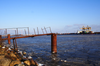 A Voleri Bridge Spanning A Body Of Water.