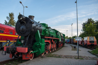 A Train Museum Featuring A Green And Black Train.